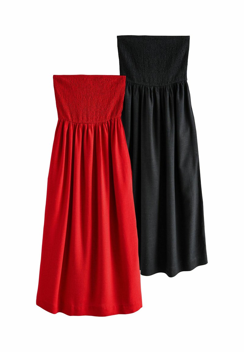 Robes longues bustier avec corsages froncés et jupes plissées, une en rouge et une en noir, présentées sur un fond blanc.