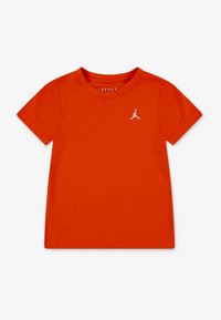 Orange bomulds-T-shirt med rund hals, korte ærmer og hvidt Jumpman-logo på venstre bryst. Glat tekstur; ingen synlige mønstre.
