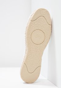 Light beige rubber sole with a textured surface. Size 36 marked in circular embossing. Features a narrow, rounded heel design.