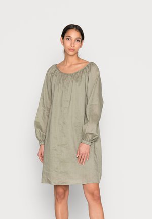 DRESS FEMININE GATHERING ROUND NECKLINE VOLUMINOUS SLEEVE - Vestito estivo - sundried sage