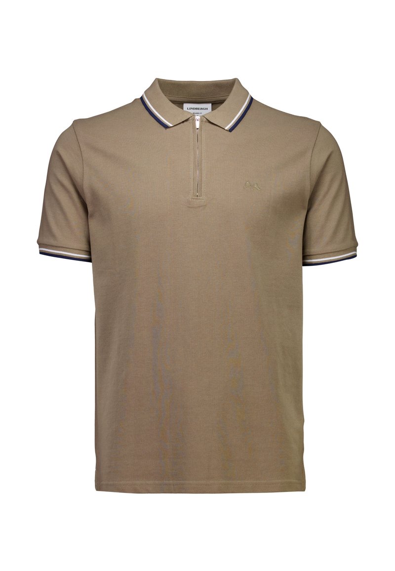 Khaki koszulka polo z zamkiem błyskawicznym przy plisie, krótkimi rękawami i granatowymi paskami na kołnierzyku. Na piersi znajduje się małe logo.