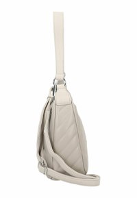 Borsa a spalla in pelle beige con texture trapuntata, design piatto, tracolla staccabile e dettagli in metallo argentato.