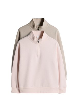 Twee sweatshirts met lange mouwen en een halve rits, één lichtroze aan de voorkant en één beige aan de achterkant, beide met hoge kragen en geribbelde boorden en zomen.