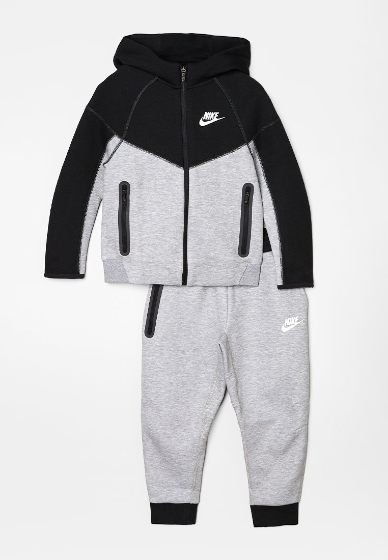 Nike Performance Survêtement gris