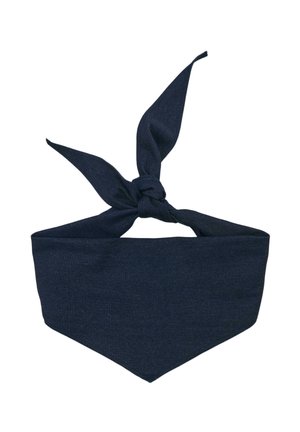 Batic din stofă albastru închis împăturit în formă de triunghi, cu două capete legate formând un nod în partea de sus.