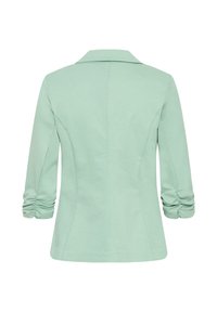Blazer pour femme vert pastel avec manches trois-quarts froncées, taille cintrée et col classique, vu de dos.