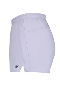 Pantalones cortos deportivos de color púrpura claro con un panel lateral texturizado que presenta pequeños agujeros. Cintura elástica, logo en el dobladillo inferior izquierdo.