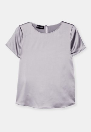 Blusa lavanda a maniche corte in satin con scollatura rotonda e zip sul retro. Presenta una texture liscia e una vestibilità rilassata.