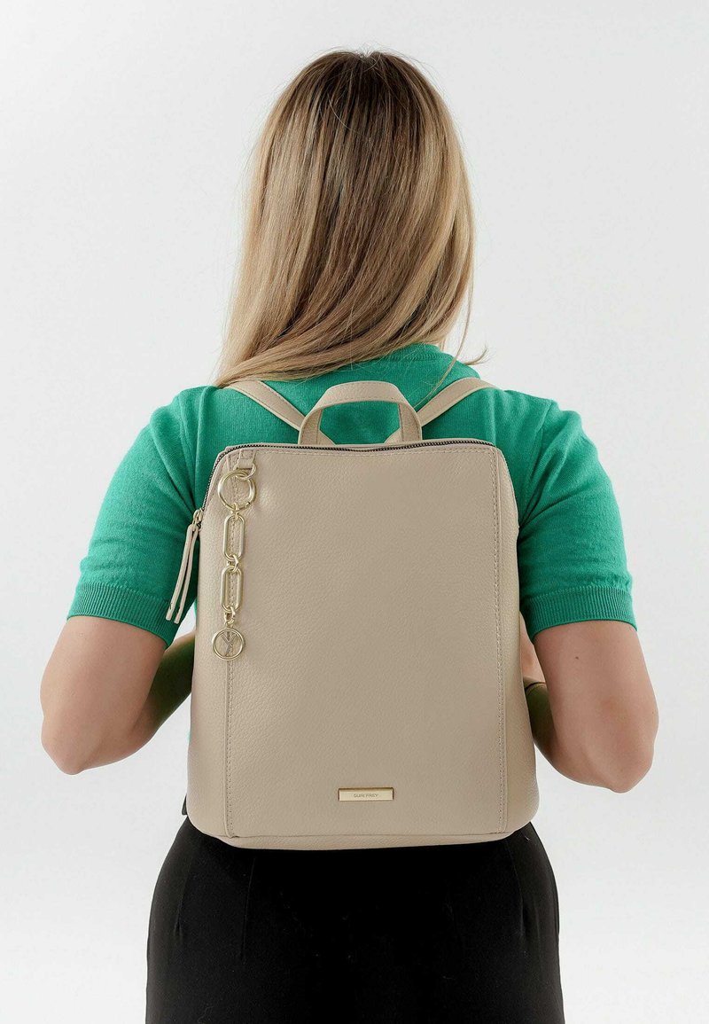 Suri Frey Zaino 'Hadley' in Marrone Scuro - ABOUT YOU