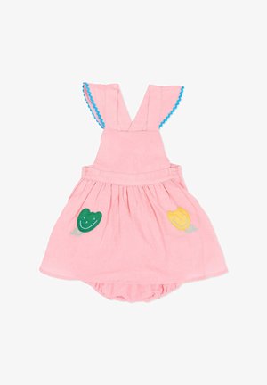 Robe rose pour tout-petit avec bretelles à volants bordées de bleu, jupe froncée et appliques de fleurs souriantes vertes et jaunes à l'avant.