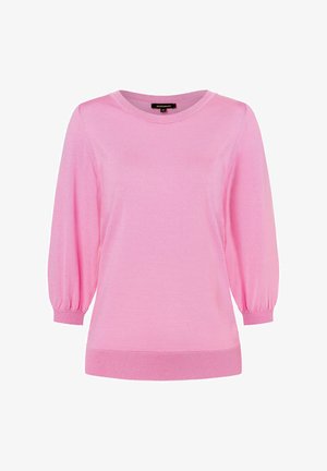 Roze gebreide trui met een ronde halslijn, driekwart pofmouwen en ribgebreide zoom en manchetten. Gladde textuur, lichtgewicht stof.