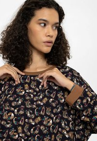 anou anou ALLOVER PRINT Langarmshirt navy/blau Zalando.de