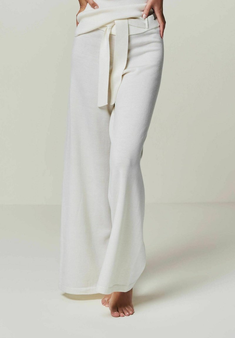 YOU LOOK PERFECT BAILEY - MERINO WOOL KNIT PANTS - Nachtwäsche Hose - bonewhite