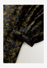 Ikke valgt, black croissant print