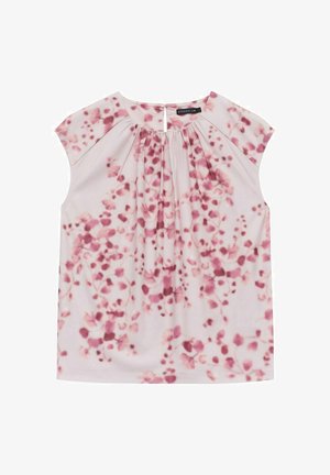 Kortärmad blus i rosa tyg med blommönster. Har veck vid halsringningen och en knäppning bak.