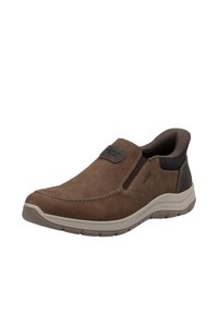 Scarpe slip-on marroni in pelle con superficie testurizzata, dotate di pannelli elastici, suola in gomma beige e dettagli di cucitura sottili.