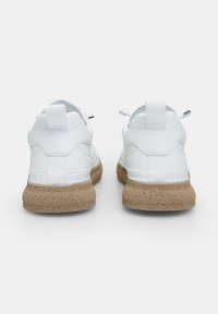 Bata Sportcipő - bianco