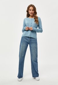 Minus MINEW LAURA CARDIGAN - Kofta - bounty blue melange