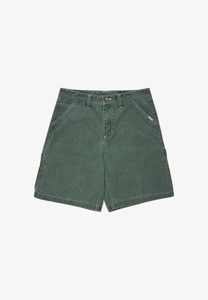 Grønne bomuldsshorts med regular fit. Har lommer, stikninger og en frontknaplukning. Glat tekstur, knælangt design.