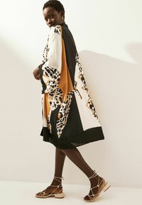 Next SPLICED LONGLINE KIMONO  - Viitta - animal print
