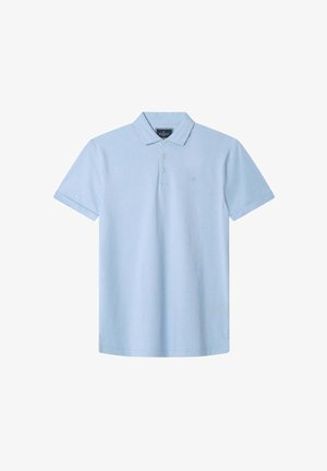 Polo majica iz svetlo modrega bombaža, kratki rokavi, klasičen ovratnik, placket s tremi gumbi in majhna logotipna podrobnost na levem prsnem delu.