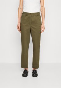 Olijfgroene katoenen broek in een gemengde stof met een relaxed fit, elastische tailleband, knoop aan de voorkant en zijzakken. Platgestikte naden.