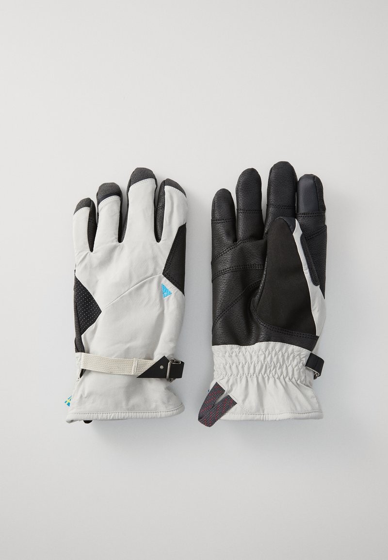 Gants d'extérieur gris et noirs avec une finition texturée, dotés d'une sangle pour réglage et d'un accent à motif au niveau du poignet.