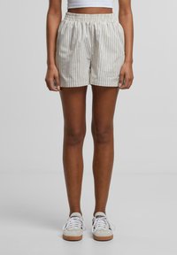 Urban Classics STRIPED  - Rövidnadrágok - cloud white