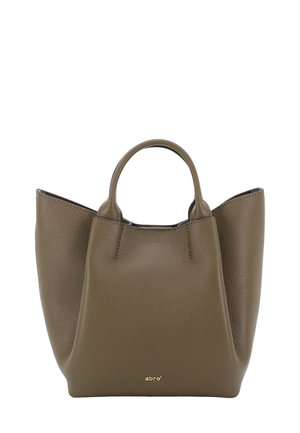 Braune Leder-Shopper-Tasche mit strukturierter Oberfläche, abgerundeten Griffen und minimalistischer Gestaltung. Mit einem goldenen, geprägt logo am Boden.