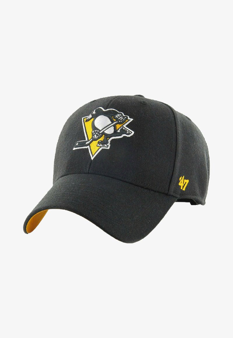Casquette de baseball noire avec un logo des Penguins jaune à l'avant, dotée d'une sangle réglable et d'un dessous de visière jaune contrastant.
