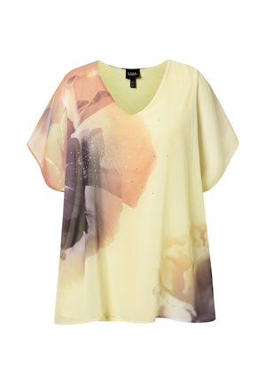 Lichtgele blouse met grote perzik- en grijze bloemenprints en kleine verspreide strass-steentjes, korte mouwen en V-hals.