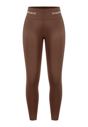 Braune Leggings mit hoher Taille und glatter Textur, ausgestattet mit einem Strickbund mit dem weißen "SMIMS"-Logo, figurbetontem Design und langem Schnitt.