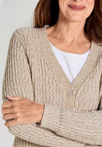 Lichtbeige gebreide cardigan met een V-hals en een enkele knop. Beschikt over een geribbelde textuur en lange mouwen met geschulpte manchetten.