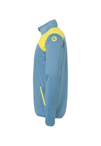 Helle blaue Jacke mit hohem Kragen, gelben Schulterakzenten, seitlichem Reißverschluss-Taschen und Logo auf der Schulter. Glattes, dehnbares Material.