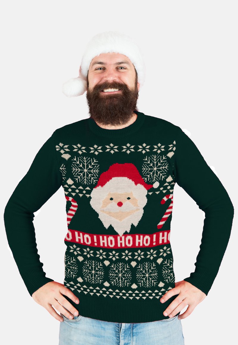 Dunkelgrüner, gestrickter Weihnachtspullover mit Santa Claus-Grafik, roten Akzenten, weißen Schneeflocken und dem Text "HO HO HO!" in festlichen Farben.