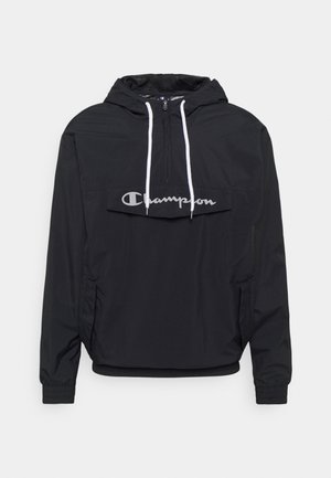 Veste à capuche noire avec cordons blancs et rabat de poche avant arborant un logo Champion gris.