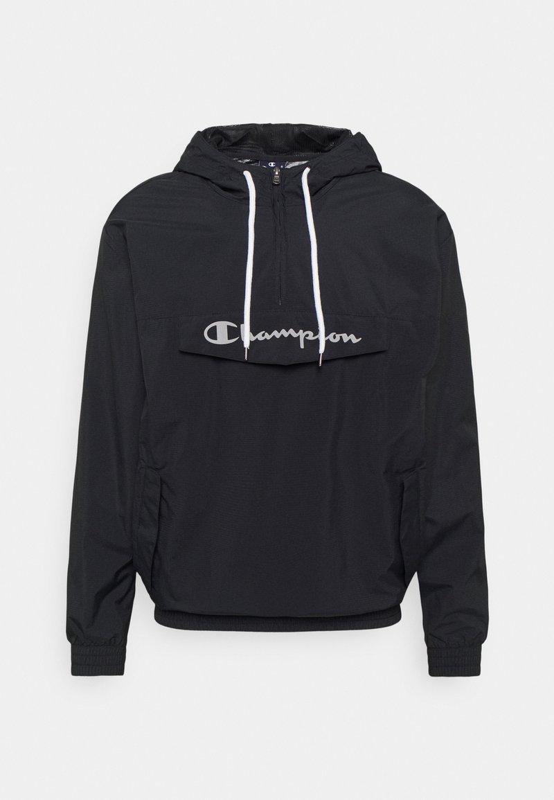 Veste à capuche noire avec cordons blancs et rabat de poche avant arborant un logo Champion gris.