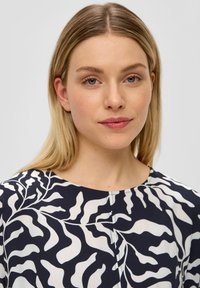s.Oliver MIT GESMOKTEM BUND - Blouse - navy