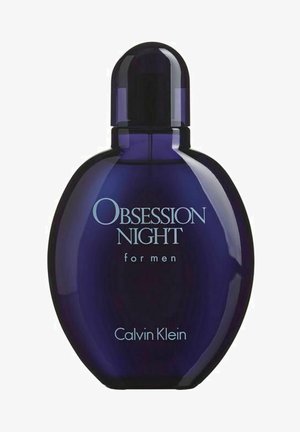 Obsession Night for Men fra Calvin Klein; oval mørkeblå flaske med en afrundet hætte og hvid tekst på forsiden. Glat overfladefinish.