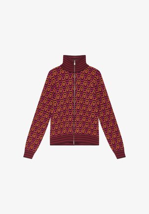 Cardigan rosso con zip e collo alto, caratterizzato da un motivo esagonale in viola, giallo e rosa, con polsini e orlo a costine lavorate a rilievo.