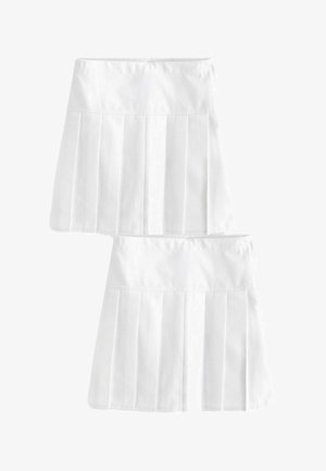 Gonna mini plissettata bianca realizzata in tessuto liscio; presenta una cintura piatta e pieghe verticali uniformemente spaziata lungo il fondo.