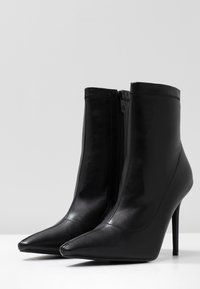 BEBO Bottines à talons hauts - black