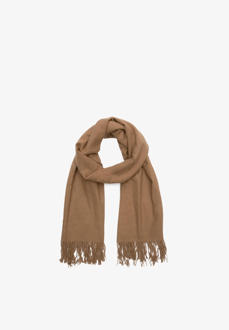 Bruine sjaal gemaakt van zacht materiaal, met een gladde textuur en franjes aan de randen, gedrapeerd in een lus.