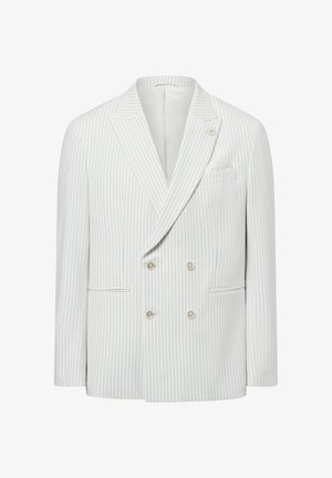 Doppelt geknöpfter Blazer in Weiß mit blauen Streifen, ausgestattet mit Spitzenrevers, silbernen Knöpfen und einer Brusttasche mit einem weißen Taschentuch.