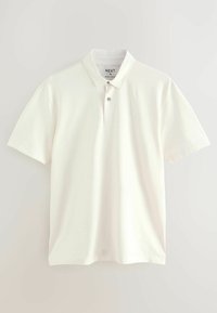 Fehér pamut póló, klasszikus gallérral, két gombos nyakkal, rövid ujjú és egy kis hímzett logóval.