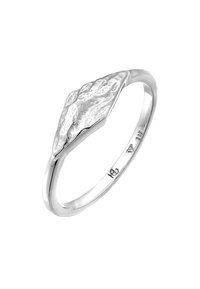 Silver ring med ett texturerat, vinklat band som har en distinkt, bladformad topp som skapar en djärv designkontrast.