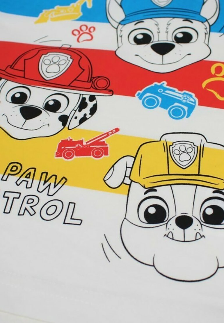 Tissu blanc ornée de graffitis colorés de Paw Patrol. Images de chiens de dessin animé en bleu, rouge et jaune avec des expressions enjouées et des designs de véhicules.