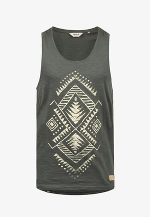 Grå tanktop med en blød tekstur, der har et stort tribal geometrisk print i creme. Den har en rund halsudskæring og et lille mærke ved kanten.