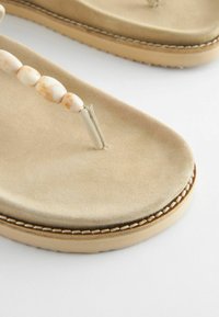 Next FOREVER COMFORT BEADED TOE POST - REGULAR FIT - Tåsandaler - neutral