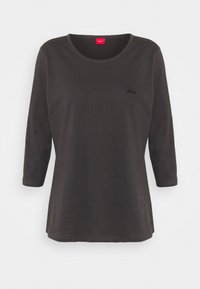Dunkelgraues Langarm-T-Shirt aus Baumwolle mit Rundhalsausschnitt, leicht lockerer Passform und einem schwarzen, aufgestickten Logo auf der Vorderseite.